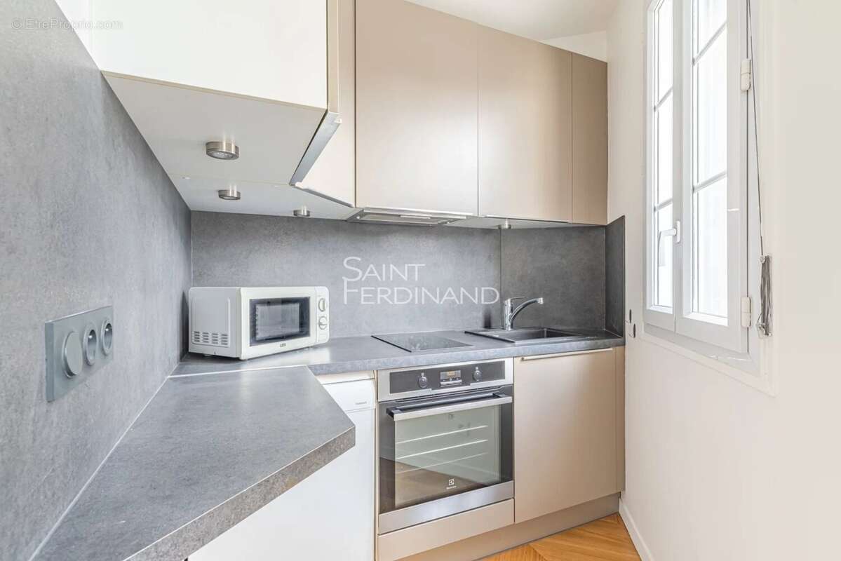 Appartement à PARIS-17E
