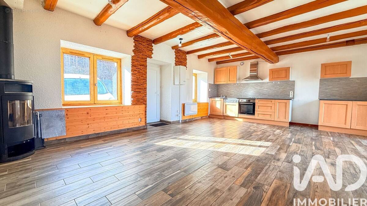 Photo 1 - Maison à SAINT-GENEST-LERPT