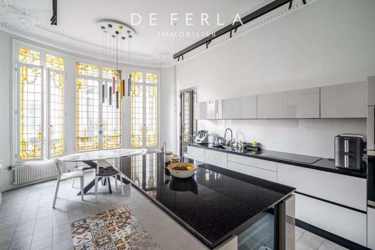 Appartement à PARIS-17E