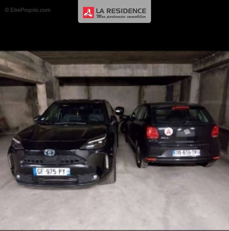 Parking à PARIS-18E