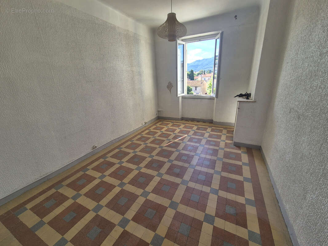 Toulon Ouest - Appartement Type 2 40.7m2 - dernier étage- idéal 1er achat ou investisseur - Petite copropriété - photo 3