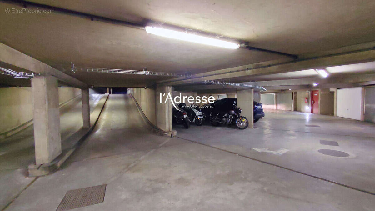 Parking à PARIS-15E