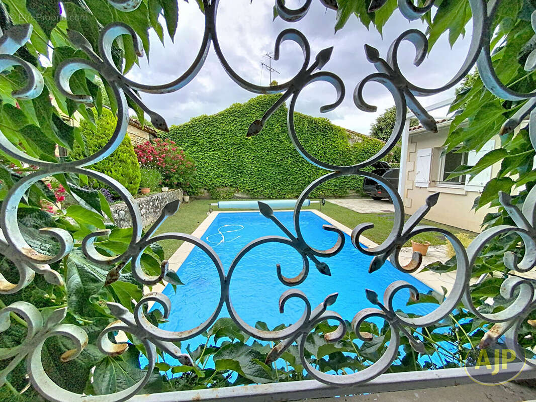 Maison à BLANQUEFORT