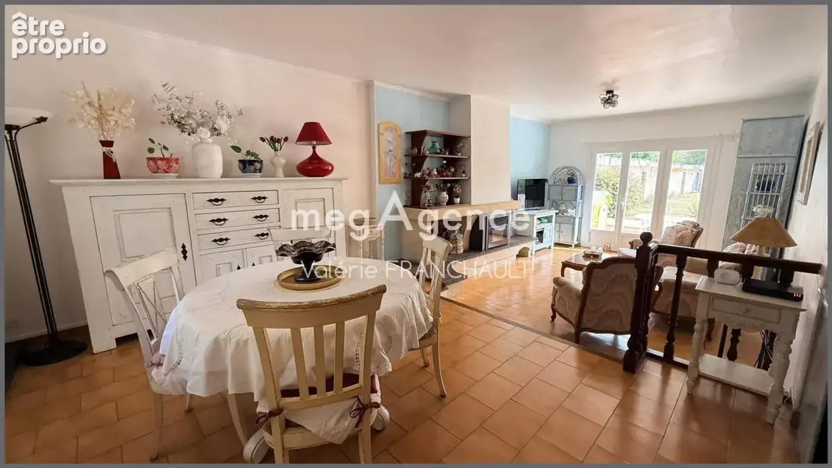 Luçon centre, maison familiale de 140M2 environ avec 5 chambres, jardin et garage - photo 2