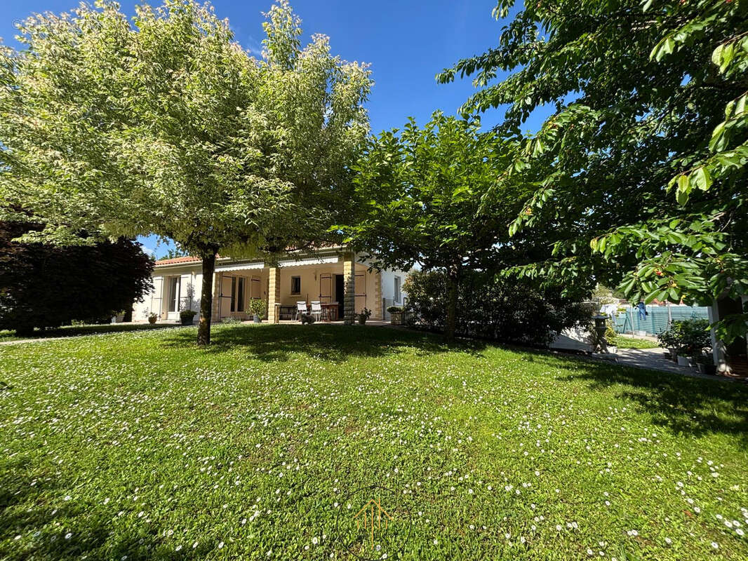 Maison 3 chambres, piscine, garage, terrain clos et arbore - photo 18
