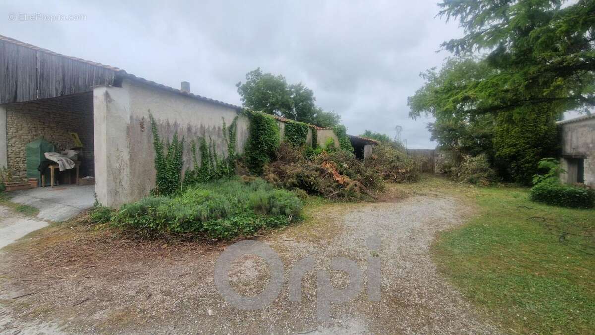 Maison à CROIX-CHAPEAU