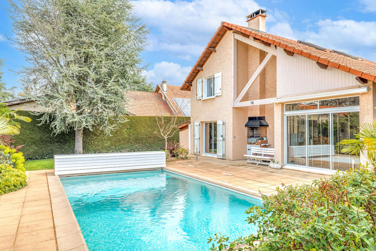 Maison à LA TOUR-DE-SALVAGNY