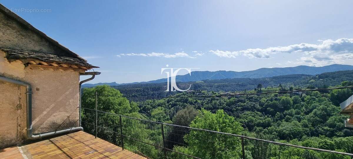 Maison à SAINT-PIERRE-SAINT-JEAN