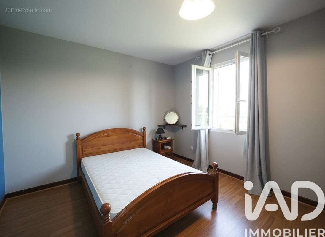 Maison 168 m² à Aunac  - photo 7