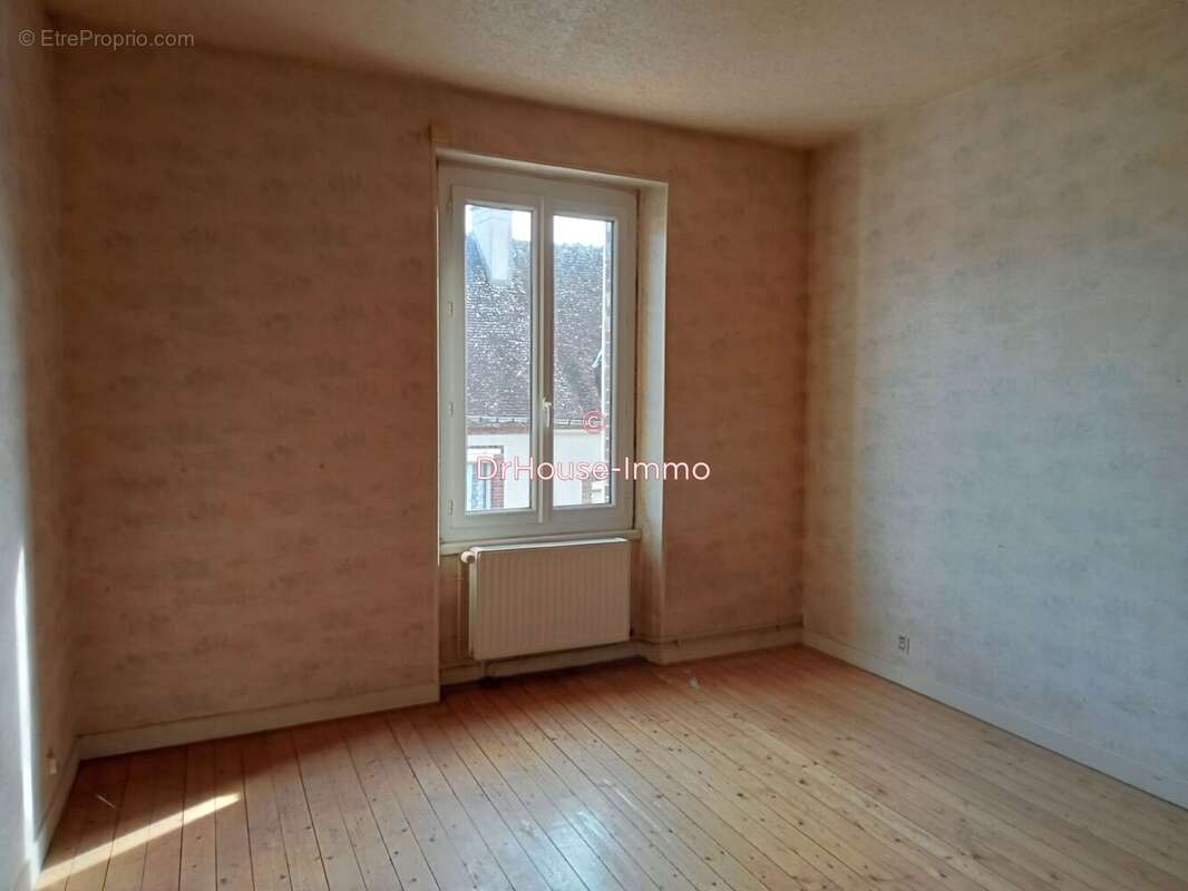 Maison à GY-LES-NONAINS