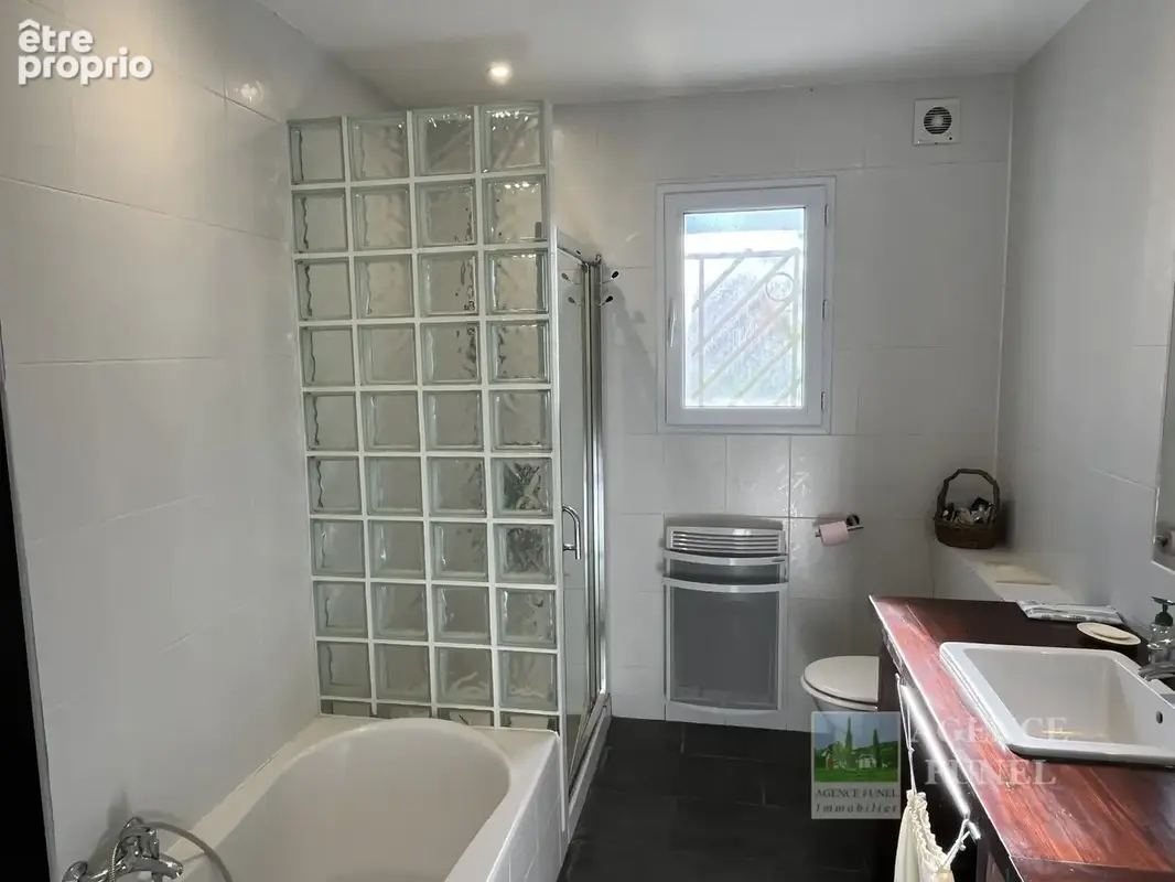 Splendide Villa Contemporaine 5 Chambres - Terrain 1699 m2 avec Piscine - Vue Panoramique - Espace bien-être - photo 18