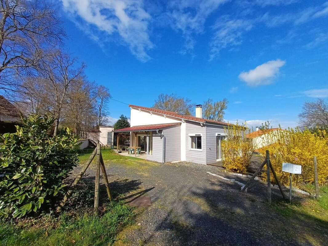 Maison à SAINT-JULIEN-DE-COPPEL