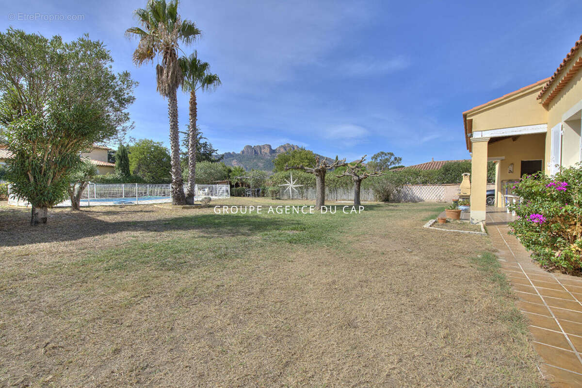 Maison à ROQUEBRUNE-SUR-ARGENS