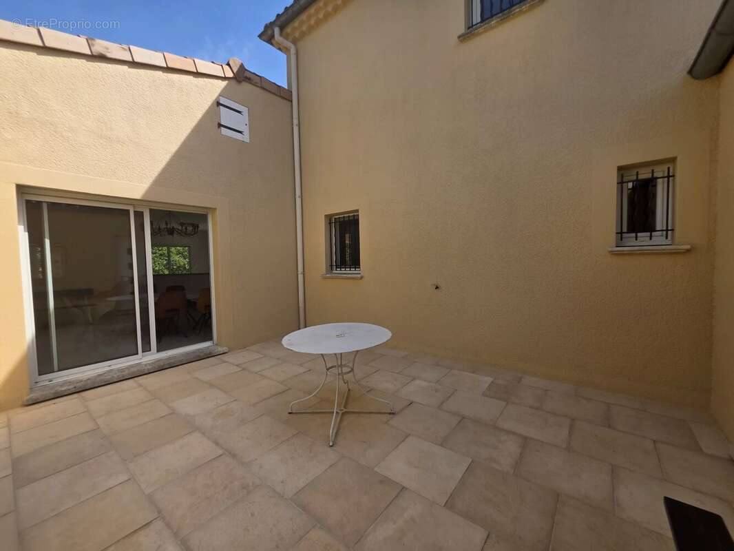 Maison à MEYSSE