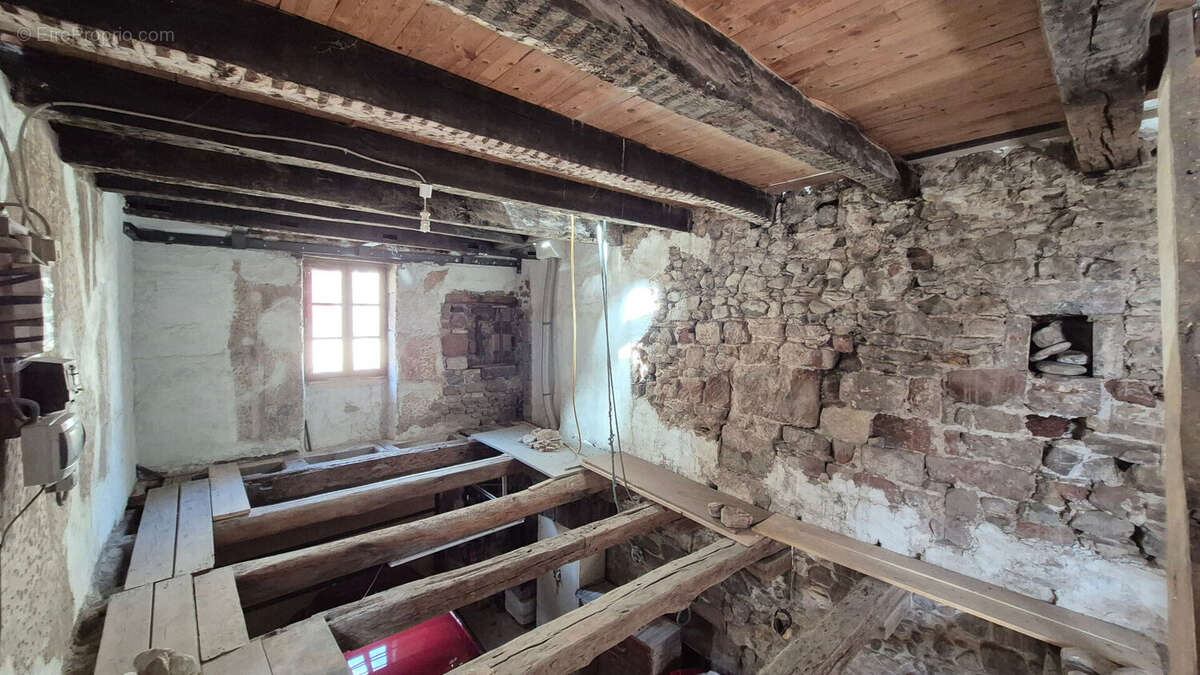 Coeur de ville ESPALION, ensemble immobilier avec garage - photo 4