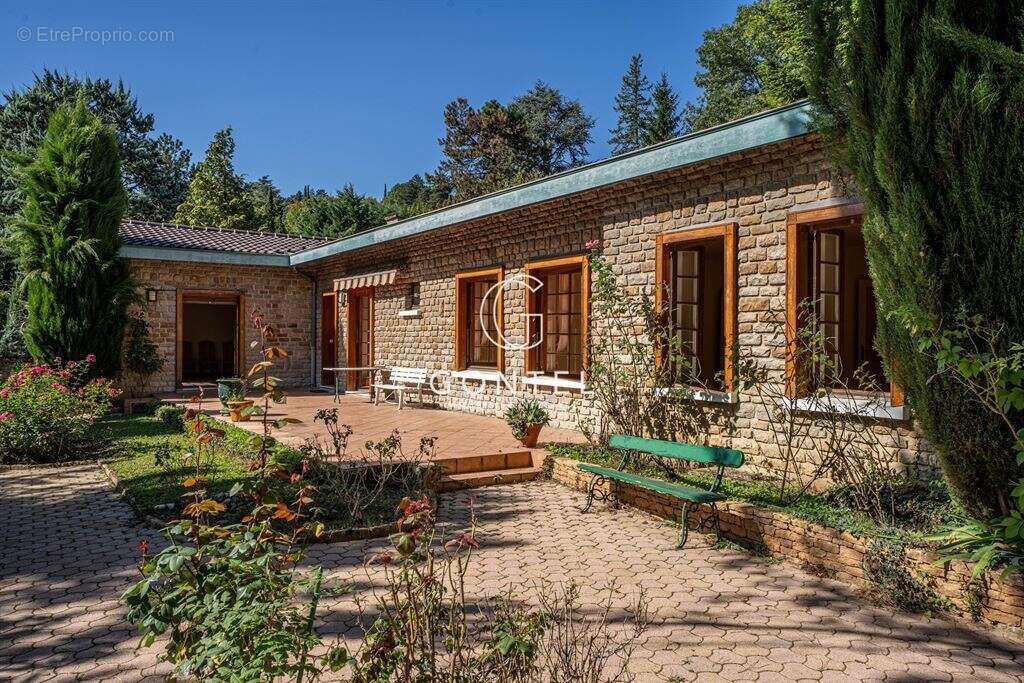 Maison à SAINT-CYR-AU-MONT-D'OR