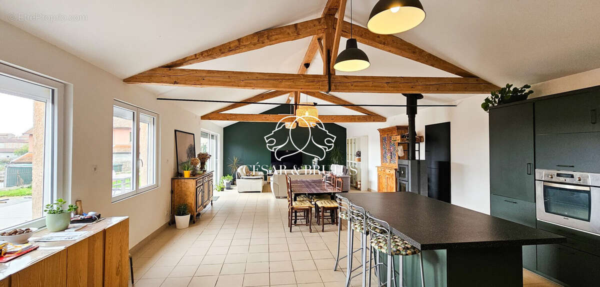 Maison à SAINT-JUST-LA-PENDUE