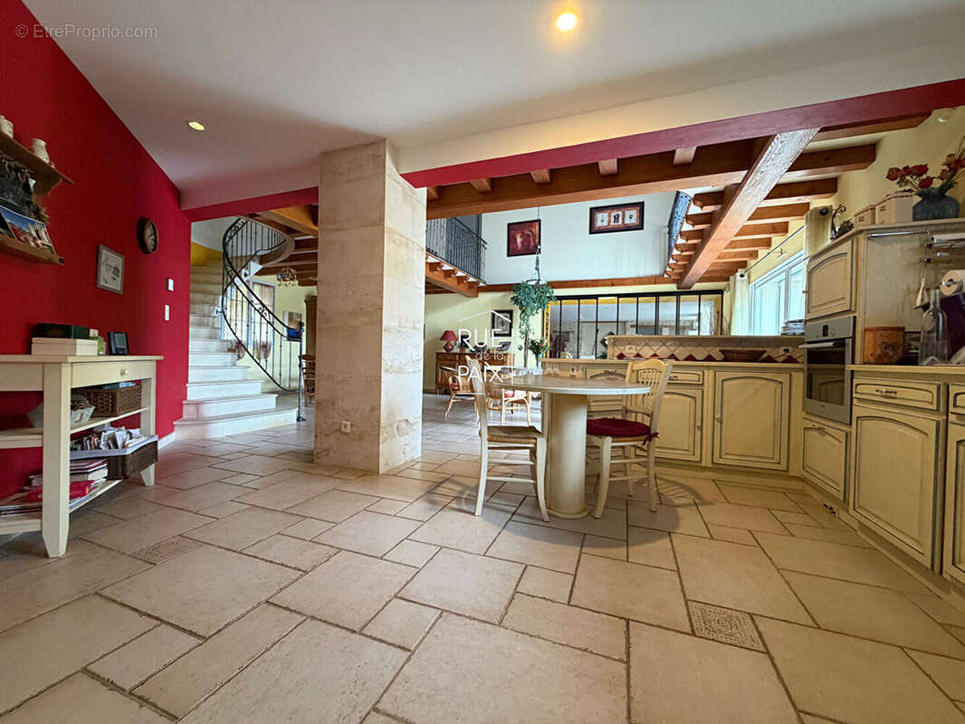 Maison à AZAY-LE-BRULE