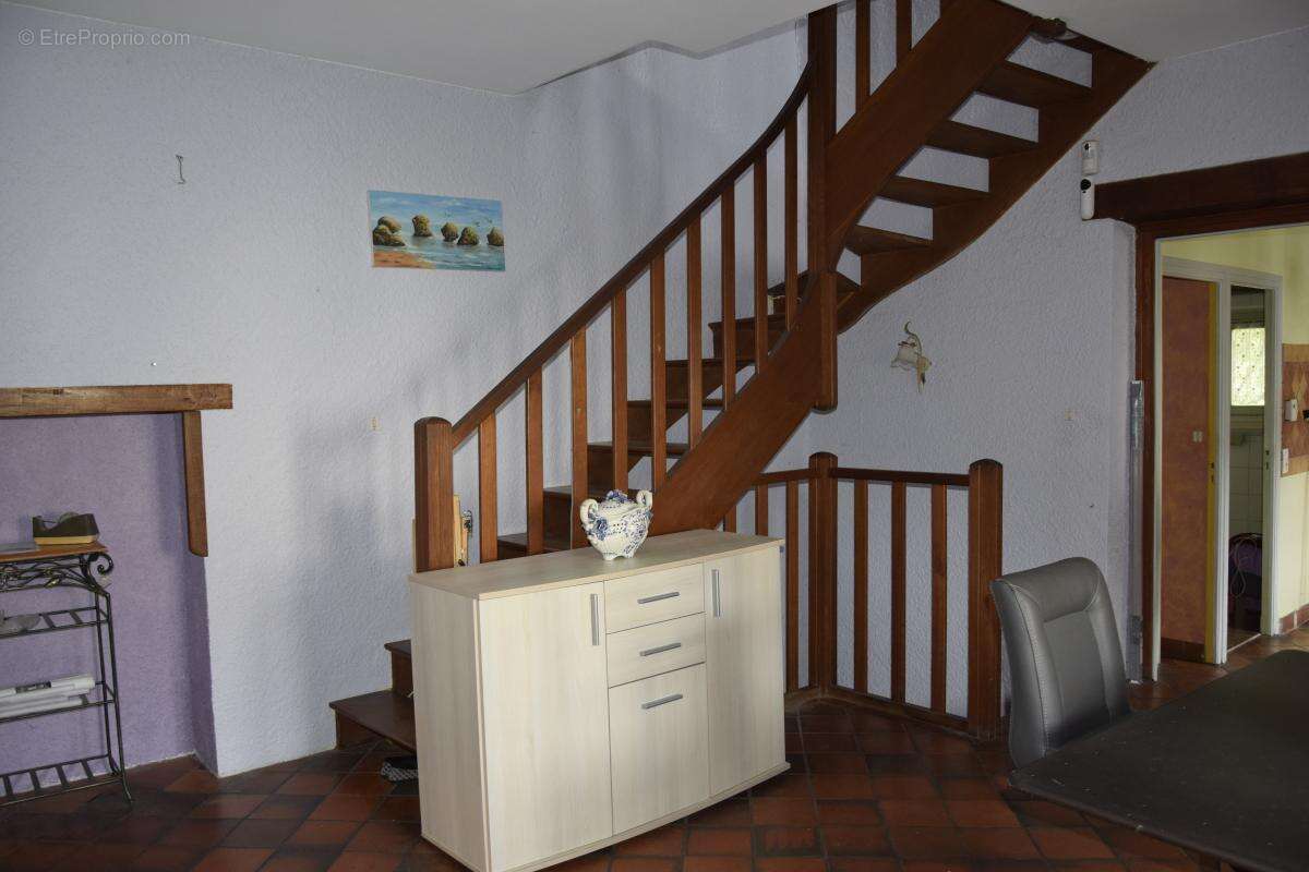 Maison 88 m² - 5 pièces  avec jardin et grange - photo 8