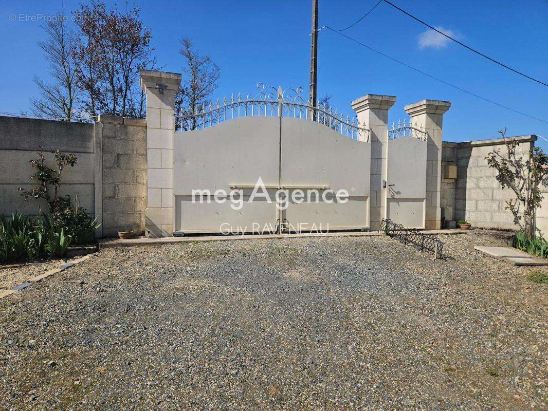 Maison à MONTREUIL-BELLAY