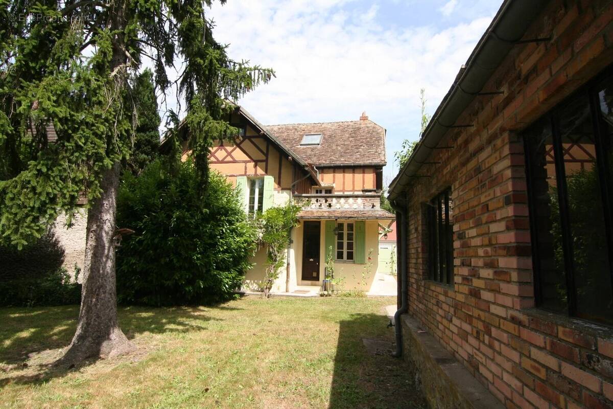 Maison à ROINVILLE