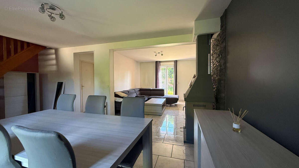 Maison à LE COUDRAY-MONTCEAUX
