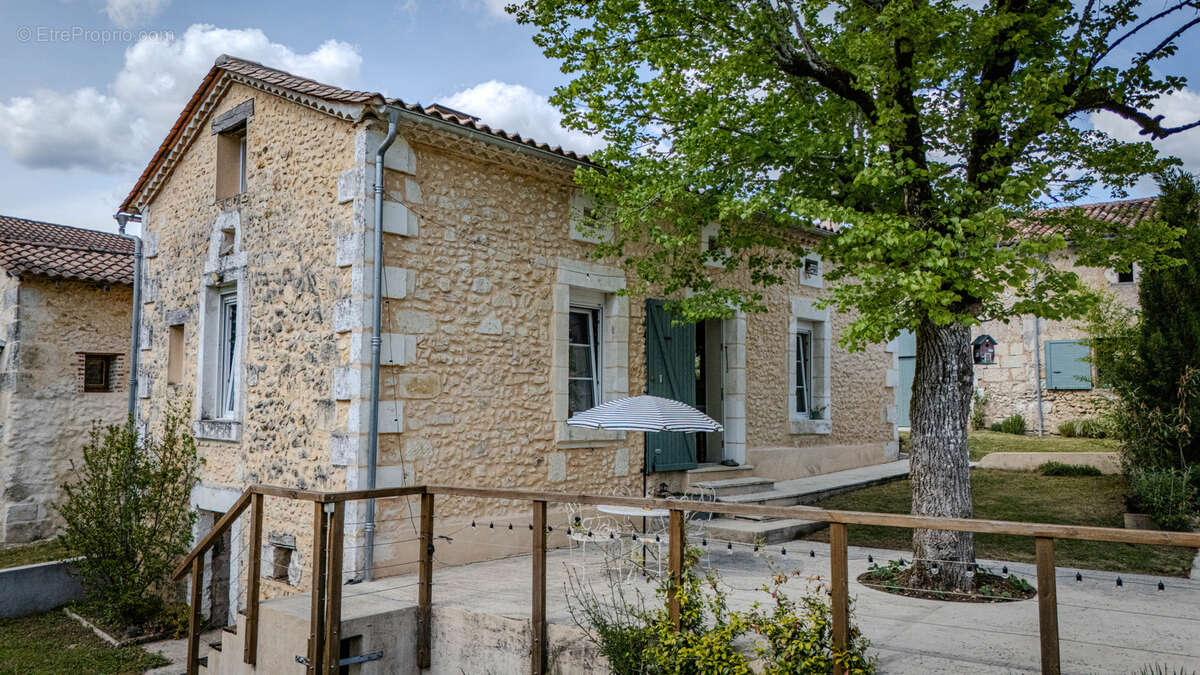 Maison à DOUZILLAC