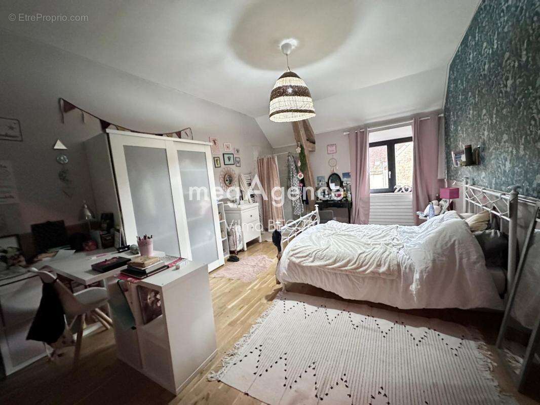 Maison à VILLENEUVE-L&#039;ARCHEVEQUE