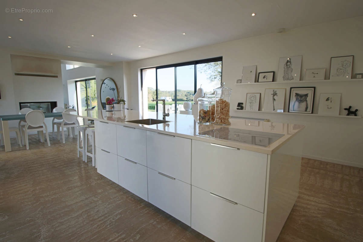 Maison à VAUX-SUR-AURE