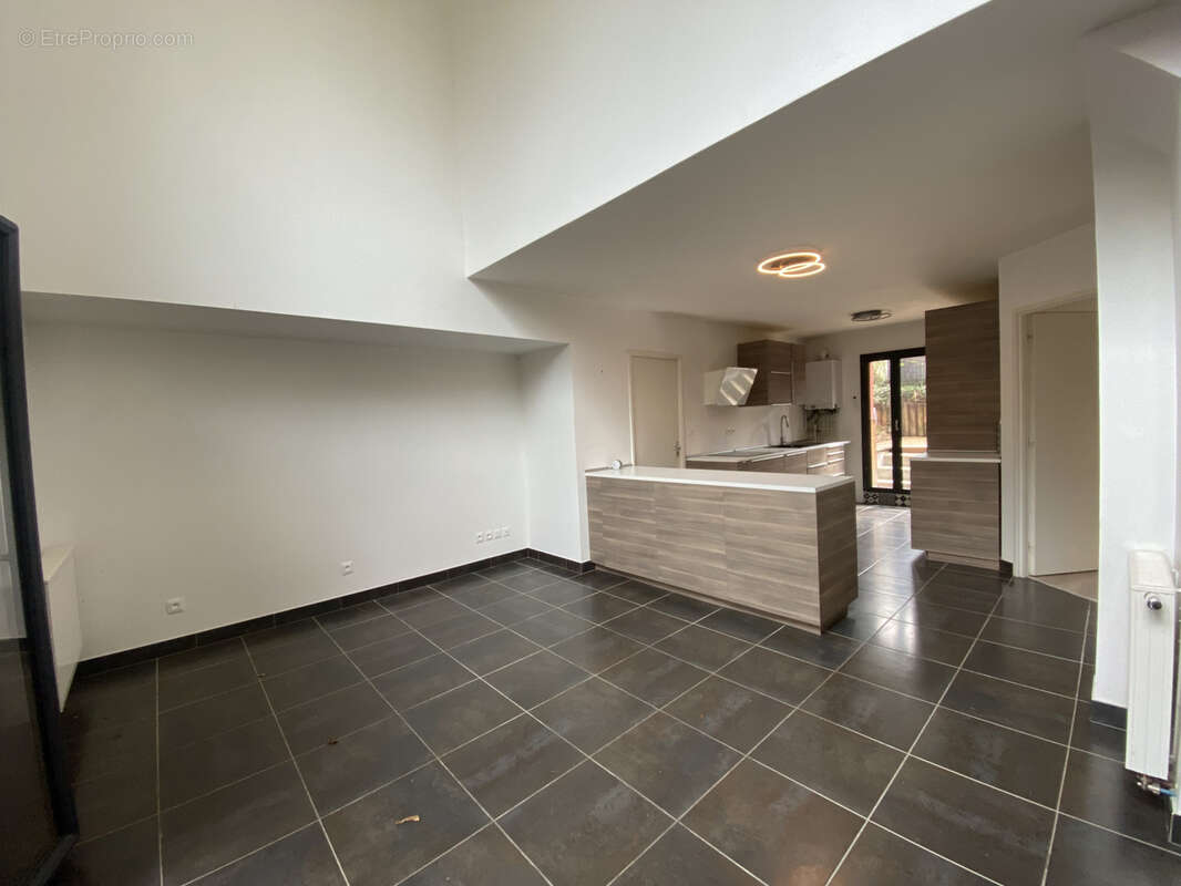 Appartement à CHARBONNIERES-LES-BAINS