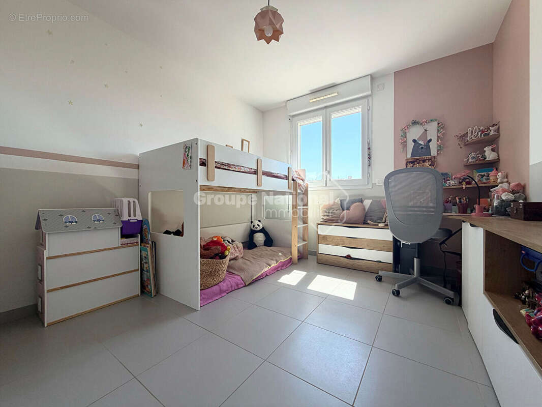 Maison T5 avec jardin, dépendance, garage et places de parking ! - photo 10