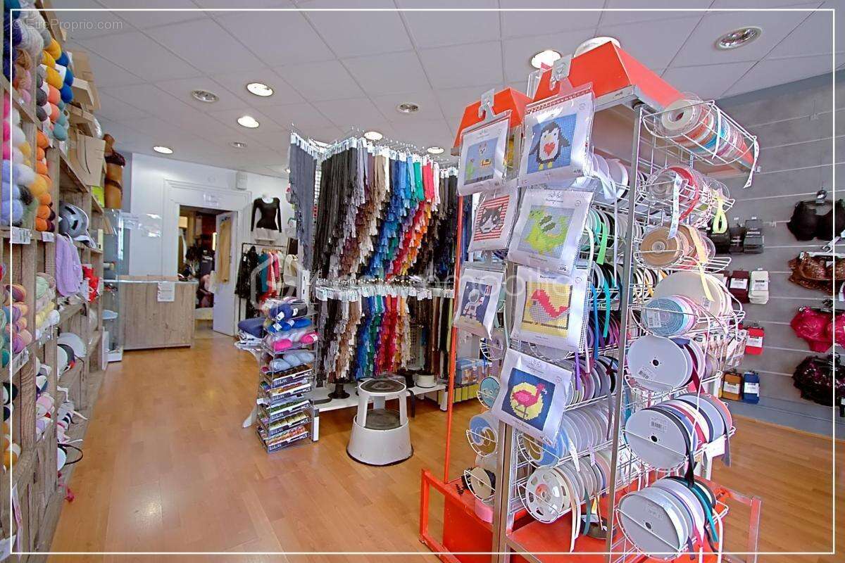 Commerce à LA TOUR-DU-PIN