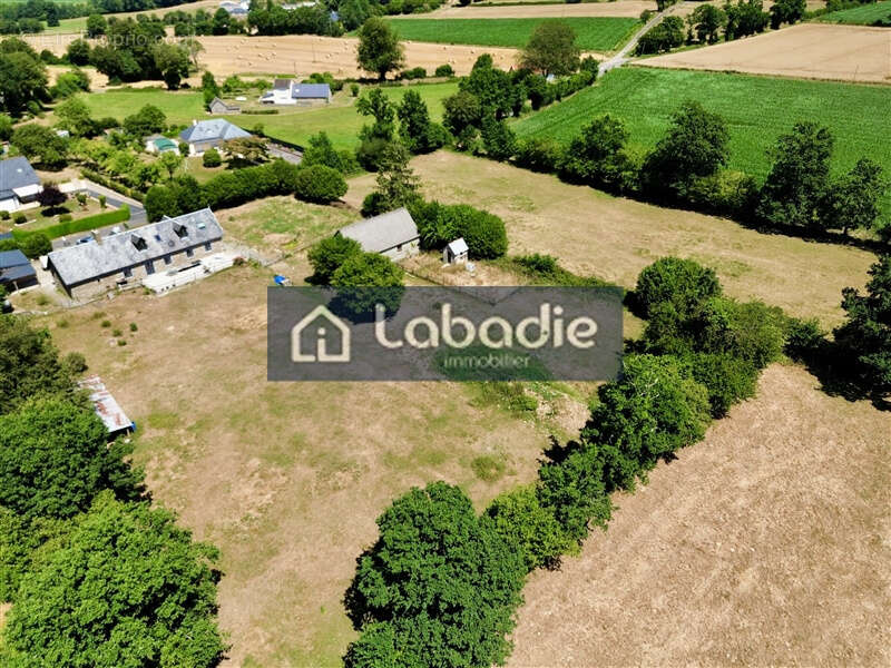 A 2 pas de VIRE, Maison 150m2, 5 pièces avec 112000m2 de terrain - photo 16