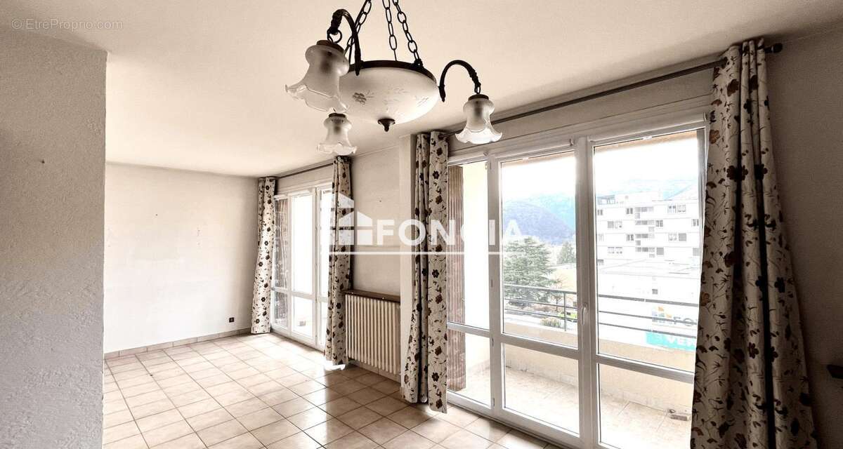 Appartement à VIZILLE