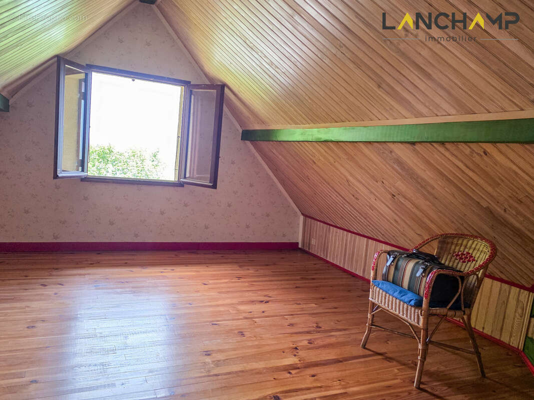 Maison avec vue dominante, grand terrain et potentiel d'évolution - photo 11