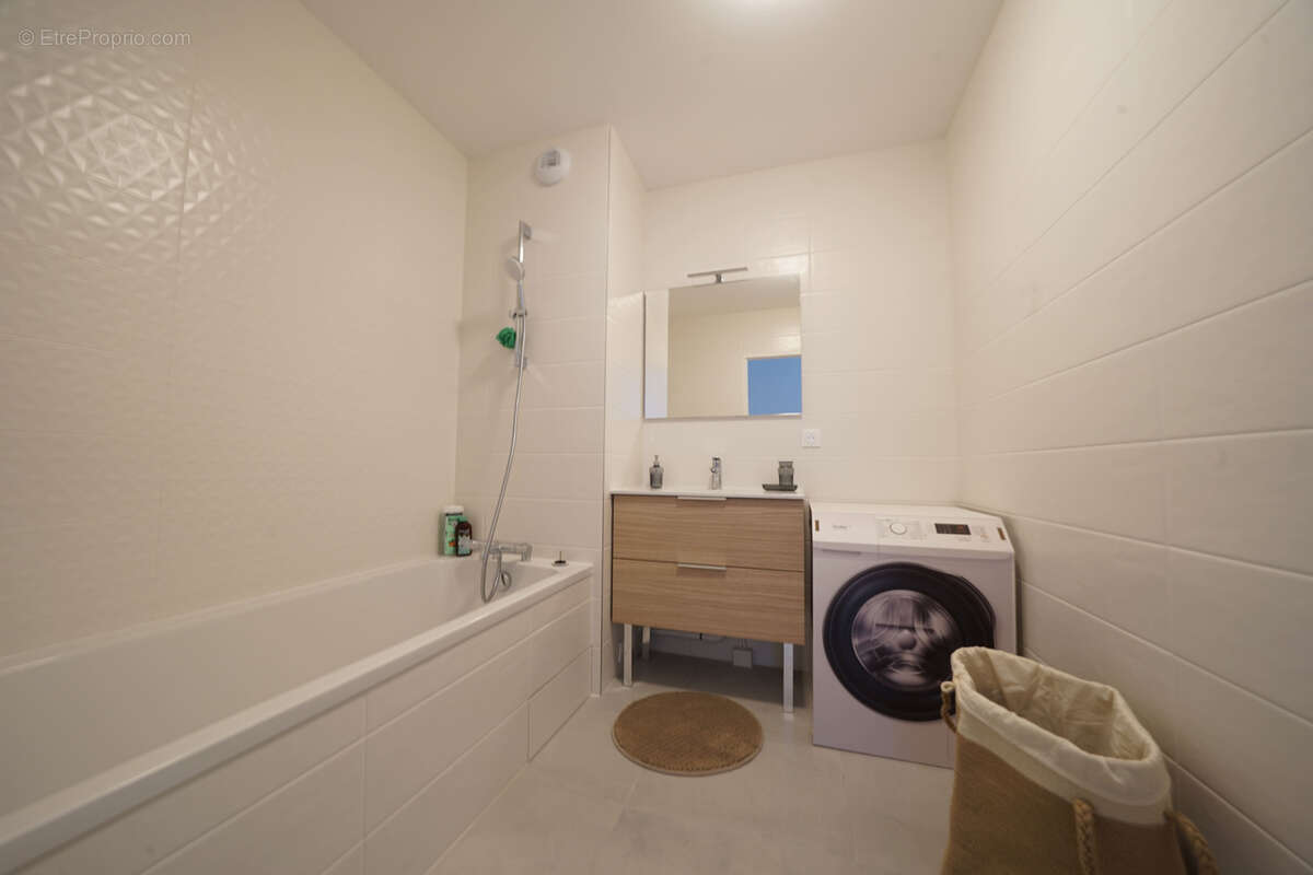 Appartement à SAINT-MARTIN-D'HERES