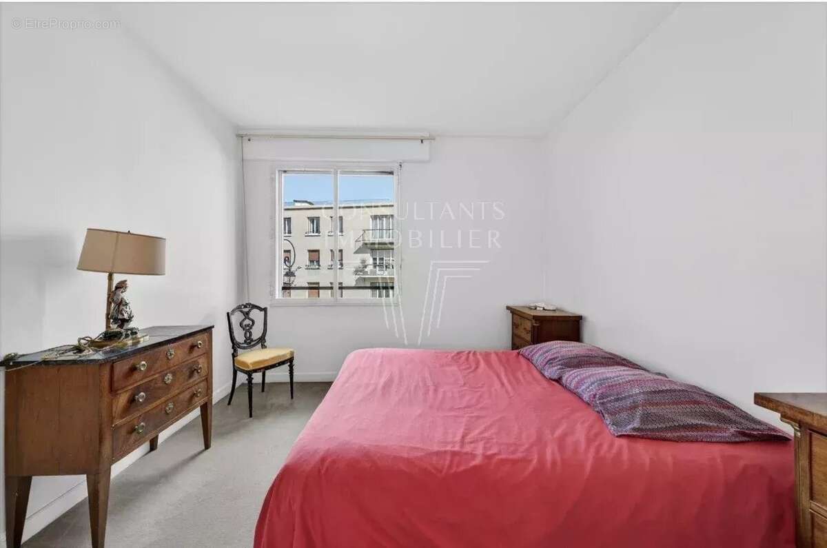 Appartement à NEUILLY-SUR-SEINE