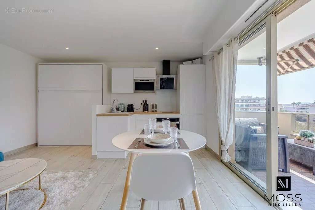 Appartement à SAINT-LAURENT-DU-VAR