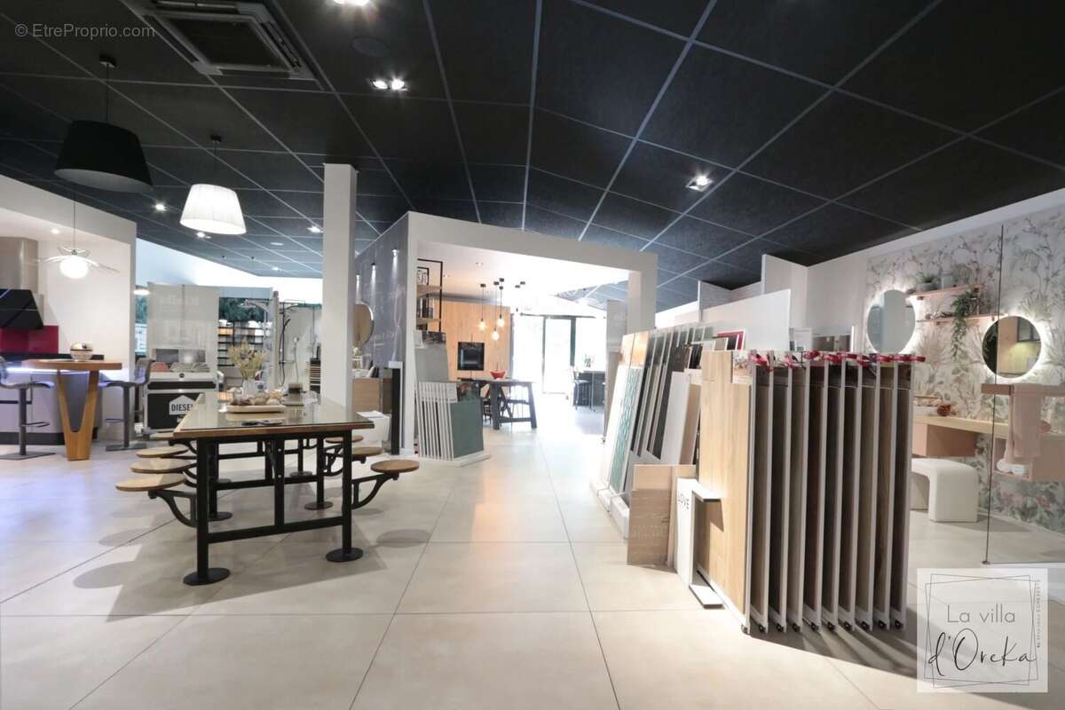 Commerce à PARENTIS-EN-BORN