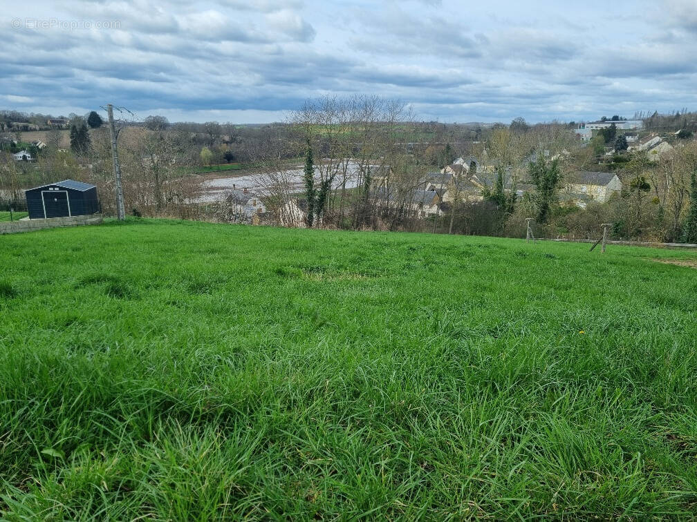 Terrain à SAINT-CALAIS
