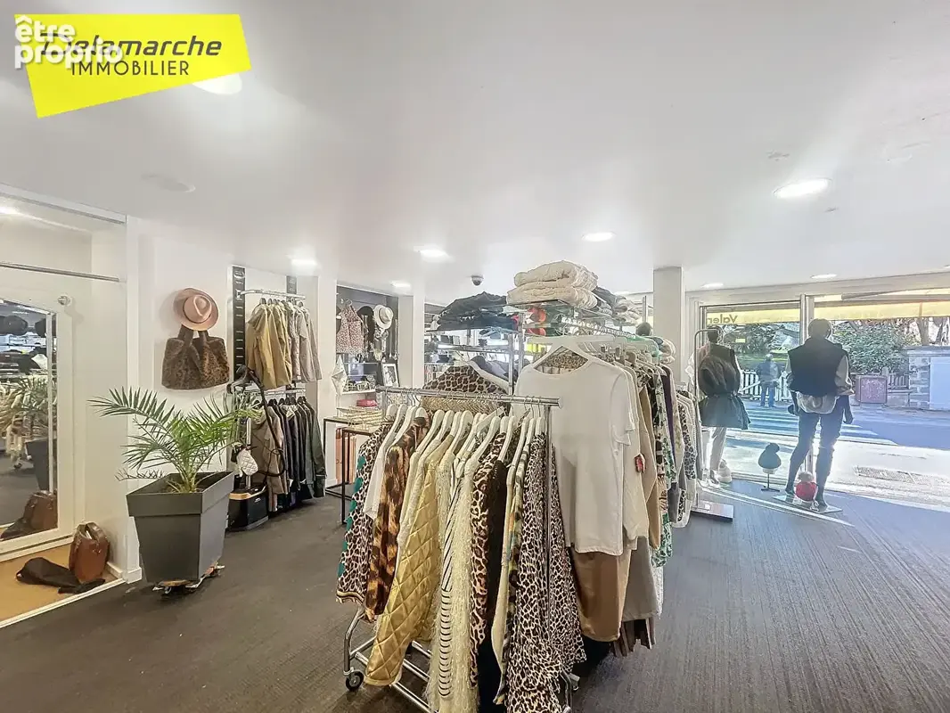 A vendre local commercial Saint Martin de Brehal - photo 2