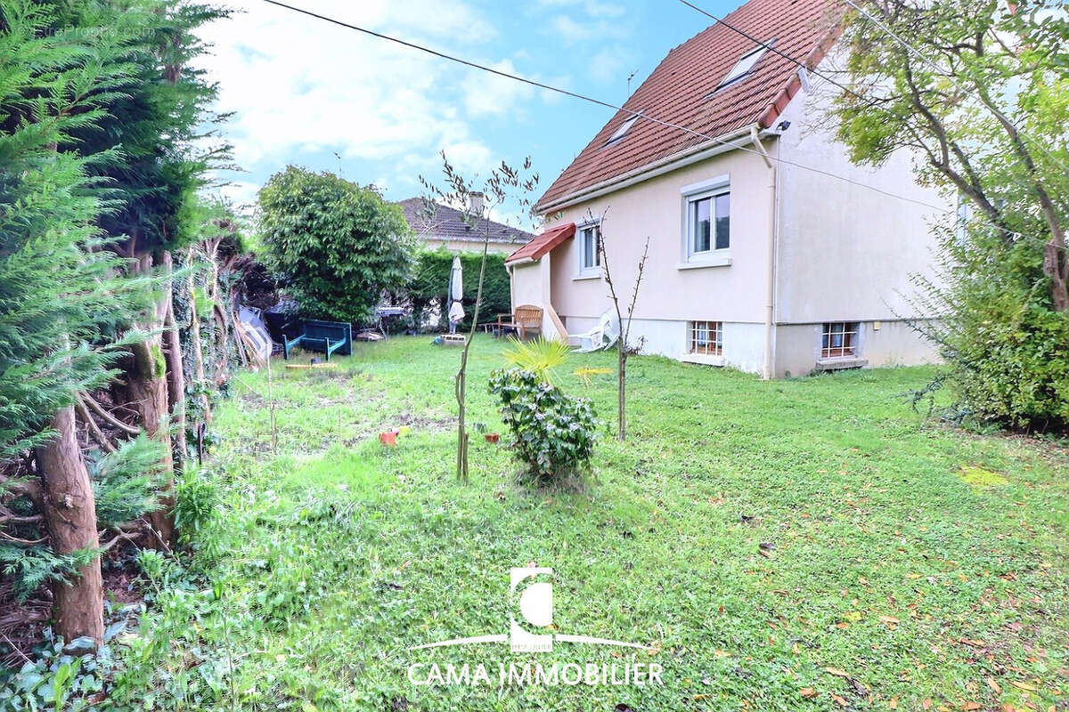 Maison individuelle de 6 chambres sur un terrain de 389m2 dans un quartier recherché de Fontenay-le-Fleury - photo 10