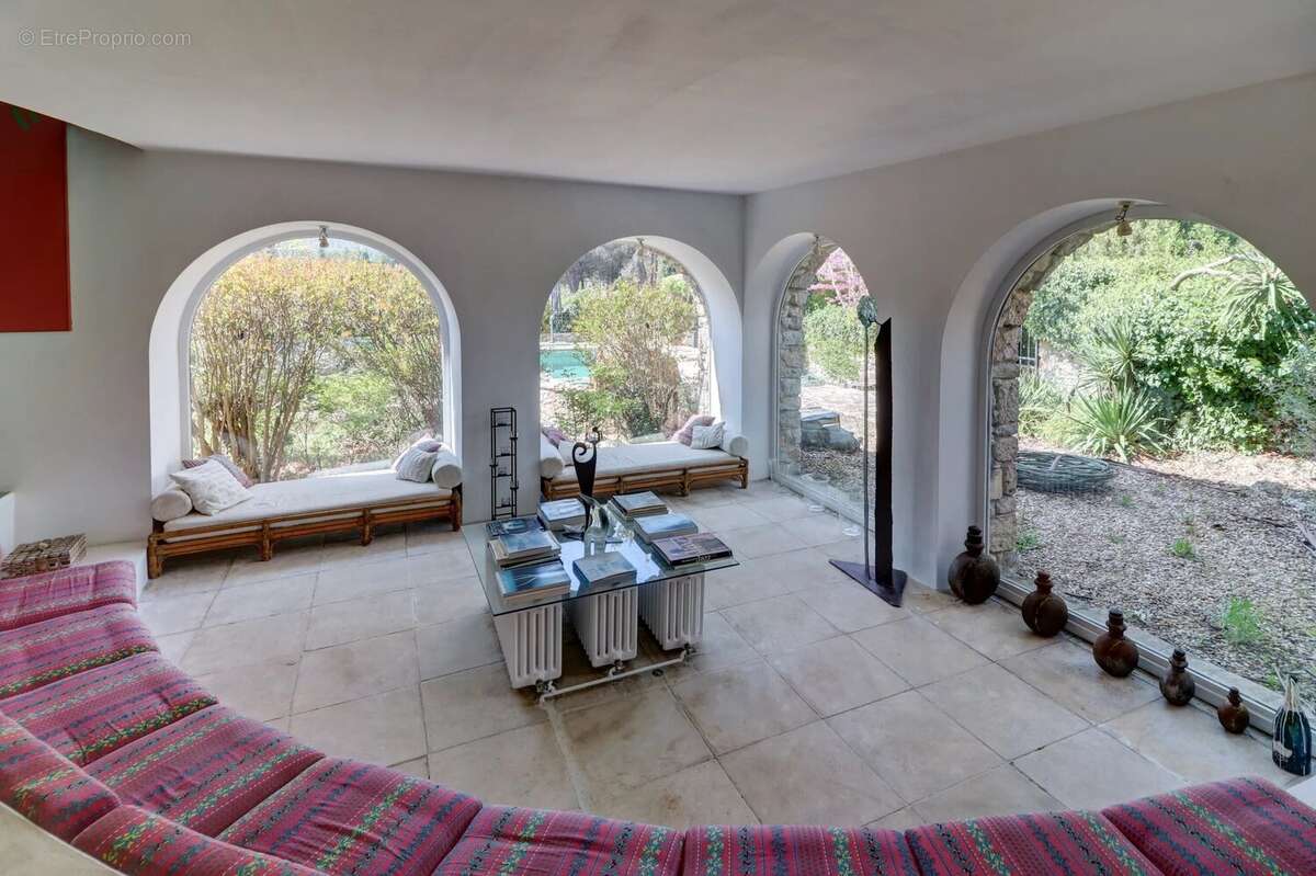 Maison à BAGNOLS-EN-FORET