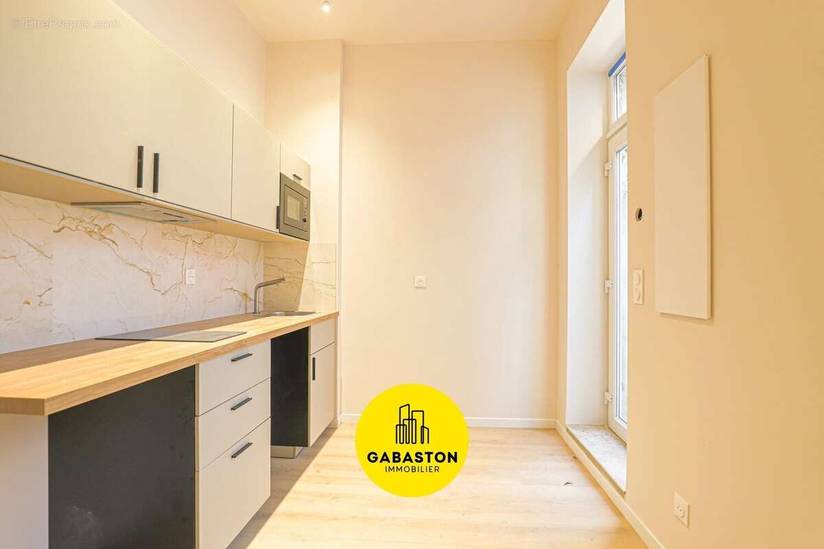 Appartement à MARSEILLE-4E