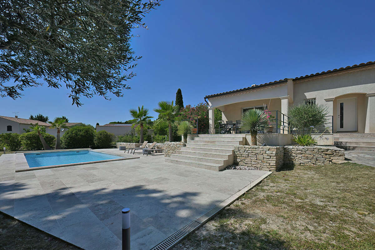 Villa Nages Et Solorgues 5 pièces 113 m2-1628 m2 + garage et piscine - photo 2
