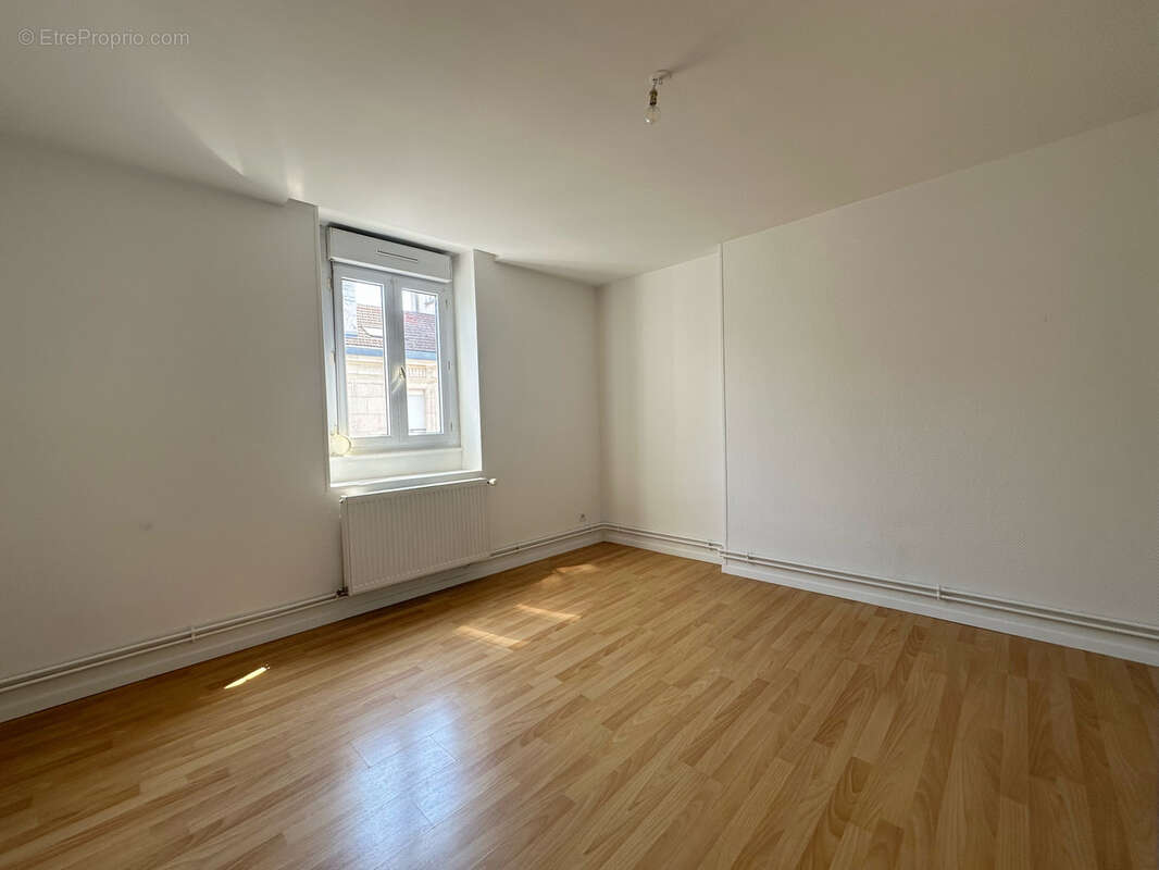 REIMS - Immeuble 1 local et 3 appartements secteur ERLON - photo 3