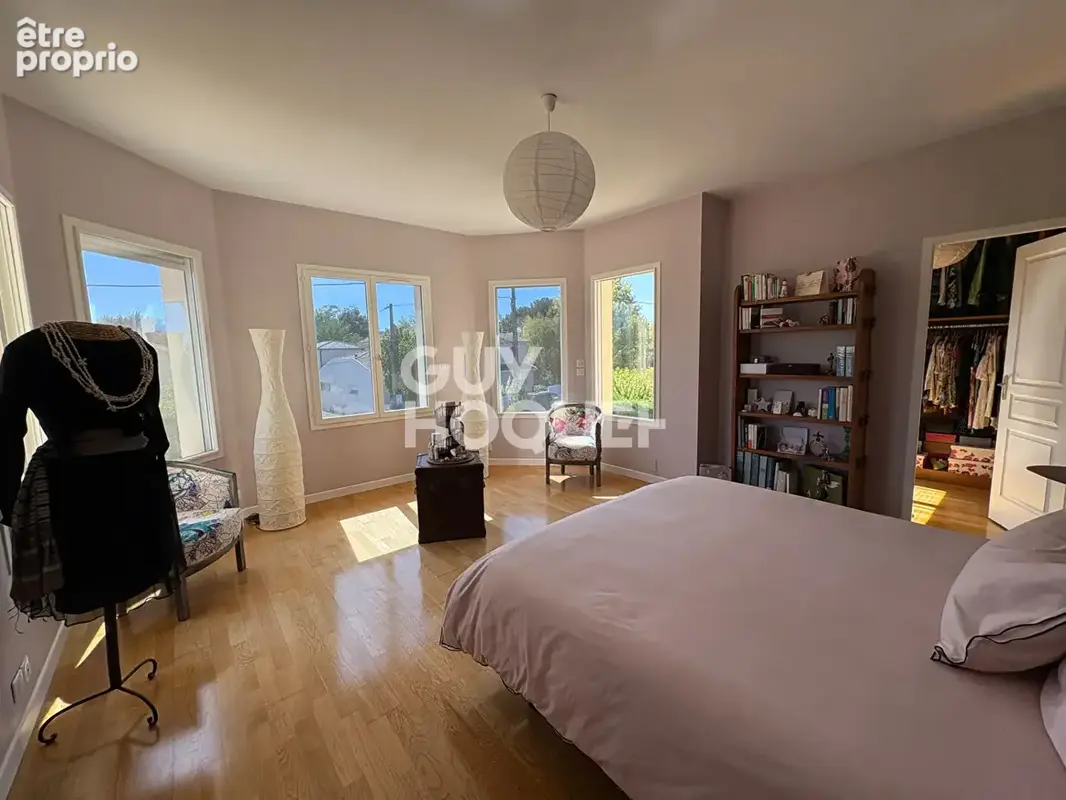 Propriété familiale de 225 m² avec piscine et garage - photo 10