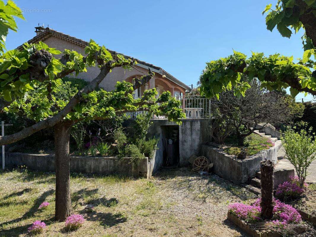 Maison à LABLACHERE
