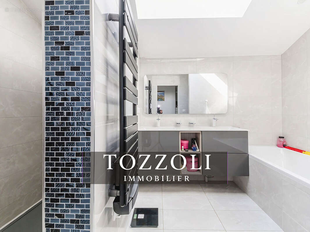 Maison à SATOLAS-ET-BONCE