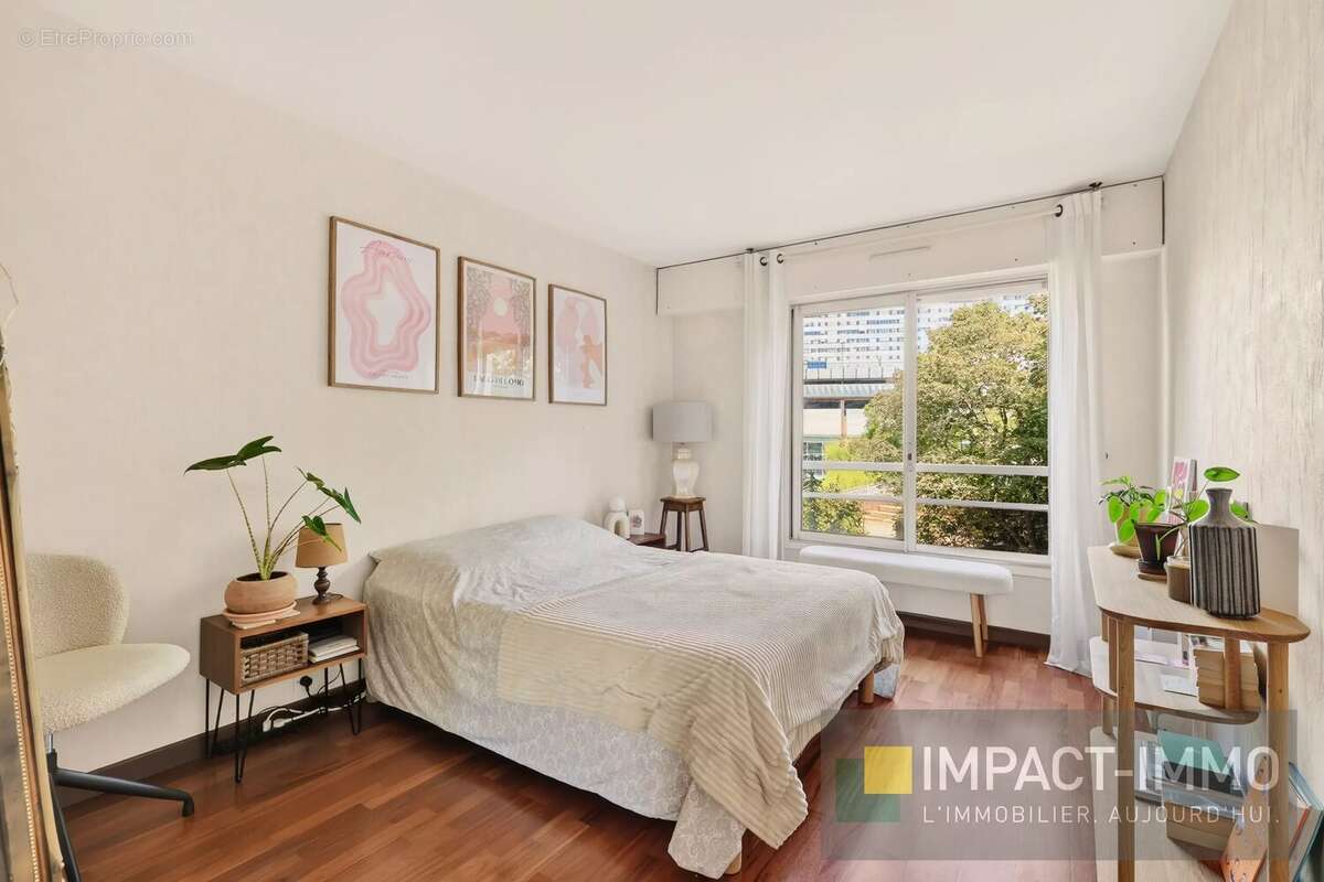 Appartement à COURBEVOIE